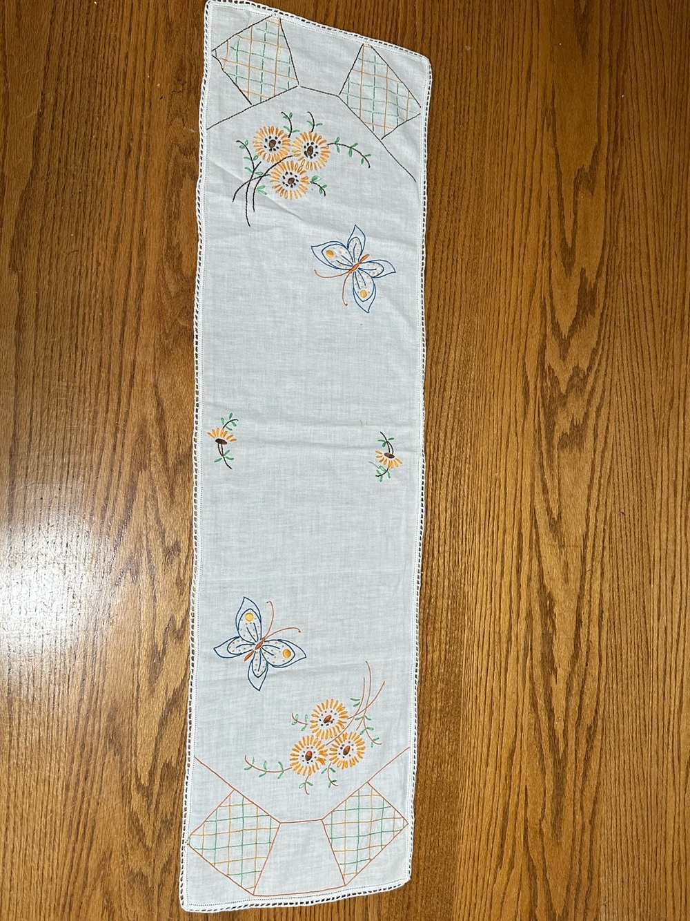 Vintage Embroidered Table Runner 39”